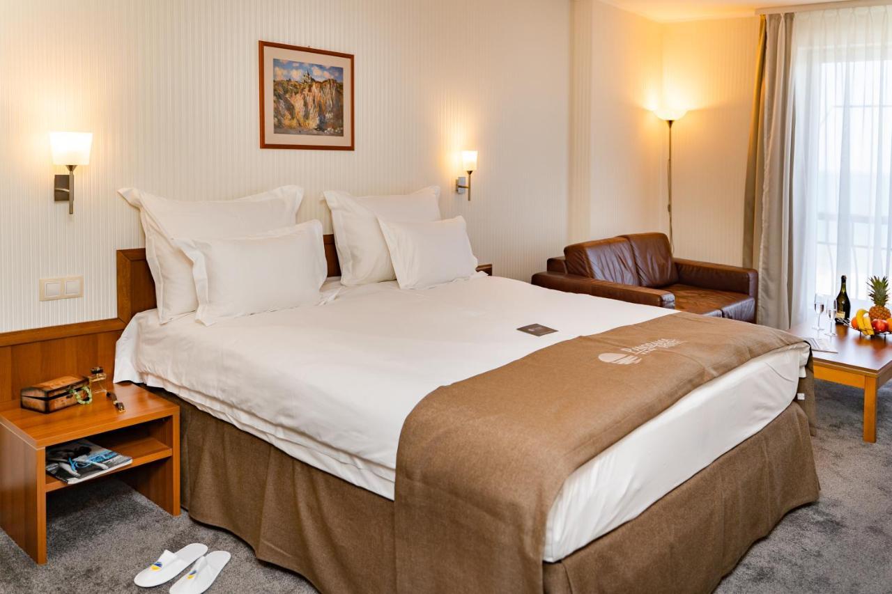 Panorama - Free Ev Charging Station Hotel Warna